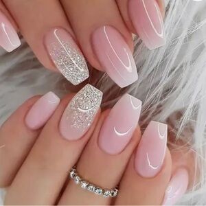 Fake nails nude pink glitter